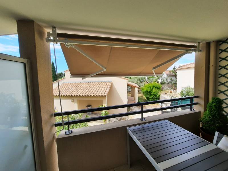 Installation d'un store de terrasse à St Mitre Marseille 13013