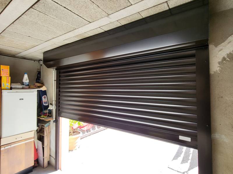 Installation d'une porte de garage enroulable sur-mesure à Plan de Cuques 13380