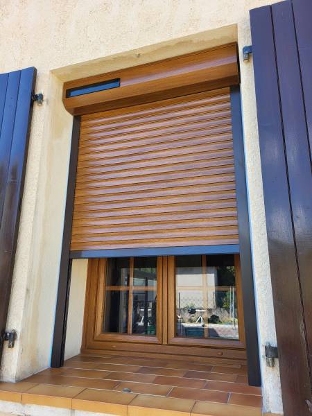 Installation de 7 volets roulants solaires avec moustiquaires intégrées à Allauch 13190