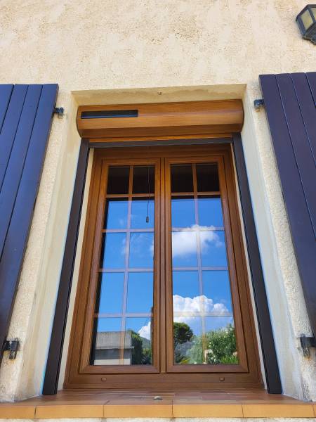 Installation de 7 volets roulants solaires avec moustiquaires intégrées à Allauch 13190