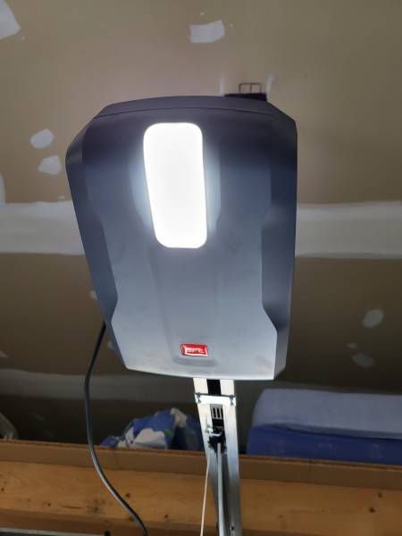 Pose d'une porte de garage sectionnelle à Plan de Cuques 13380