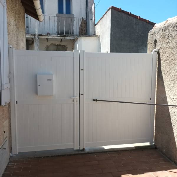 portail alu sur mesure posé en rénovation à marseille