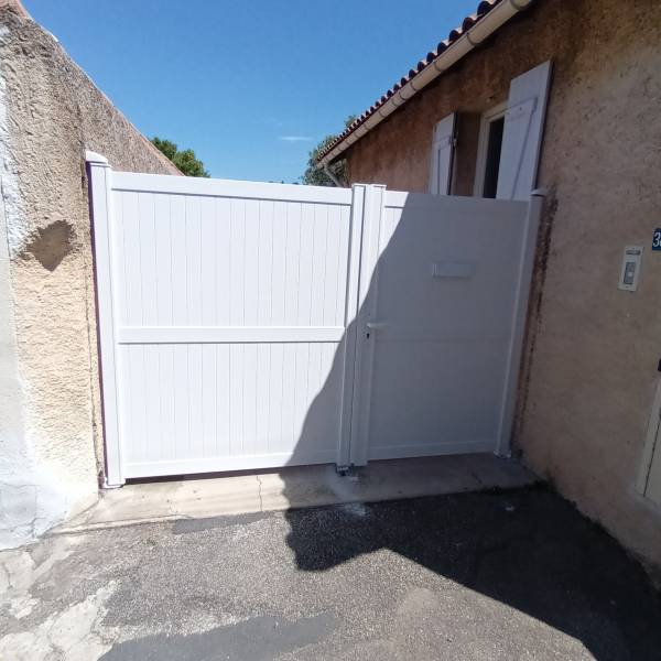 installation d'un portail de cloture sur marseille en villa