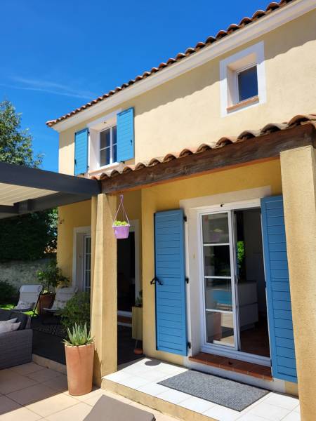 installation de volets alu sur mesure à marseille en villa