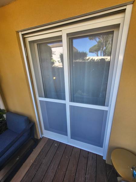 Installation d'une moustiquaire coulissante à Château Gombert Marseille 13013