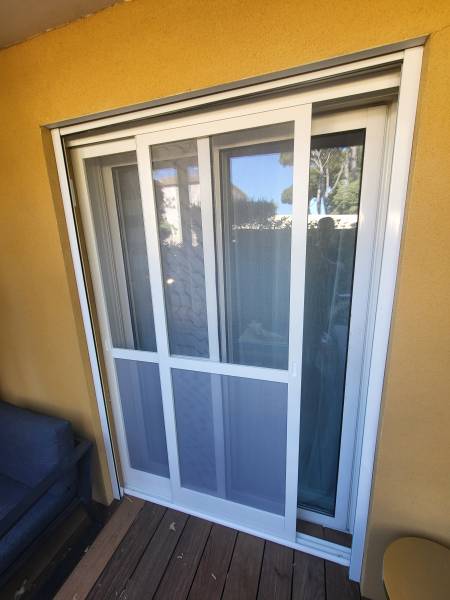 Installation d'une moustiquaire coulissante à Château Gombert Marseille 13013