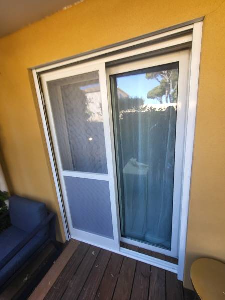 Installation d'une moustiquaire coulissante à Château Gombert Marseille 13013