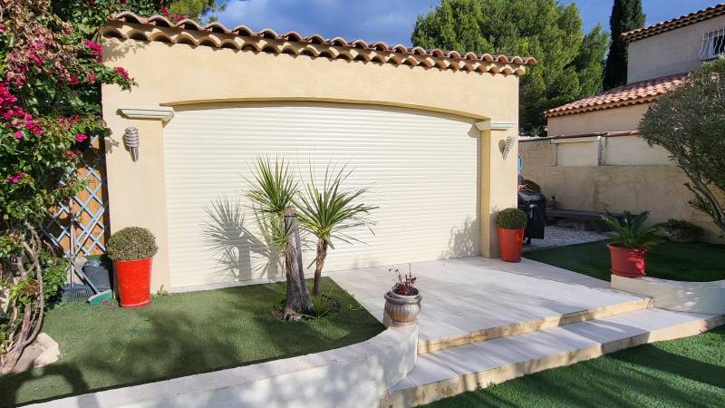 Installation d'un volet roulant grande largeur à Chateau Gombert Marseille 13013