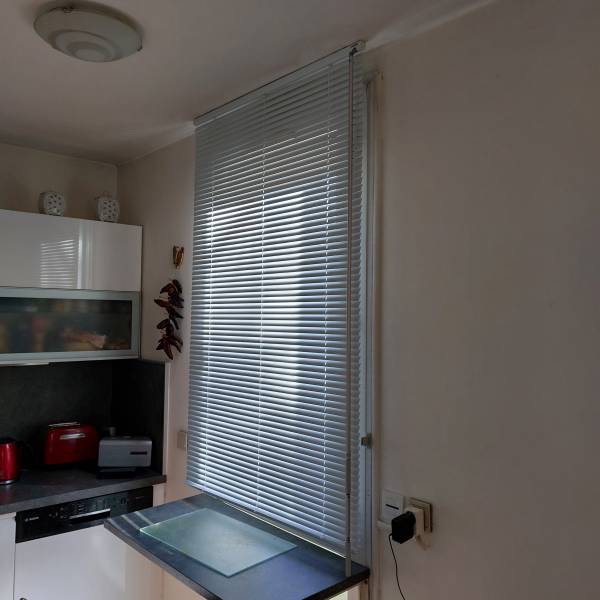 Pose d'un store vénitien à Plan de Cuques 13380