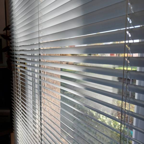 Pose d'un store vénitien à Plan de Cuques 13380