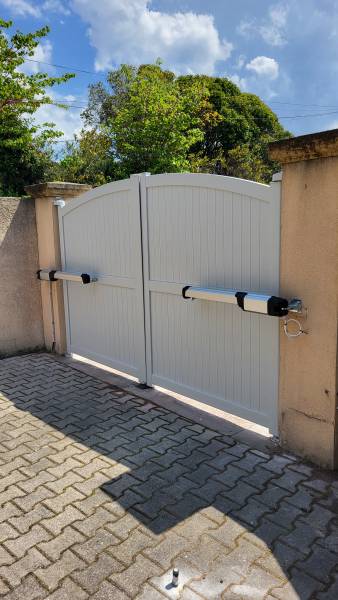 Avis pose d'un portail motorisé avec portillon assorti à Allauch 13190