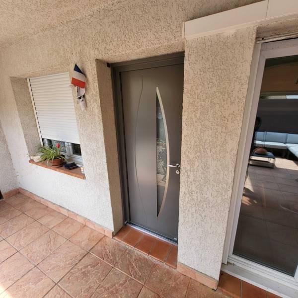 Avis pose d'une porte d'entrée + store bache à Allauch 13190