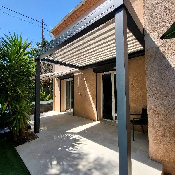 Installation d'une pergola bioclimatique à Bois Lemaître Marseille 13012