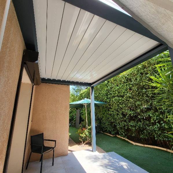 Installation d'une pergola bioclimatique à Bois Lemaître Marseille 13012