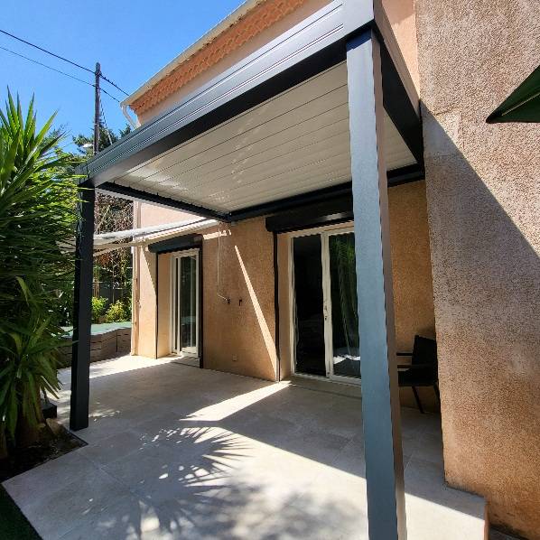 Avis pose d'une pergola bioclimatique à Marseille 13012