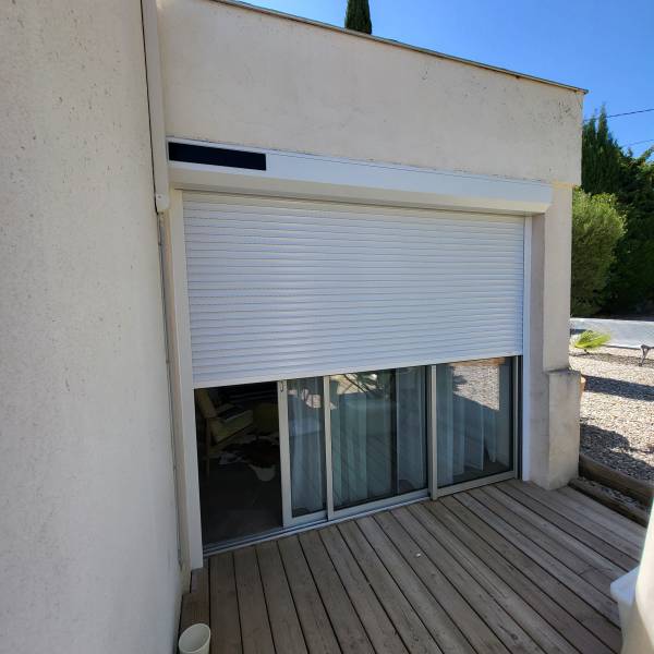 Pose de volets roulants de grande dimension à Chateau Gombert Marseille 13013