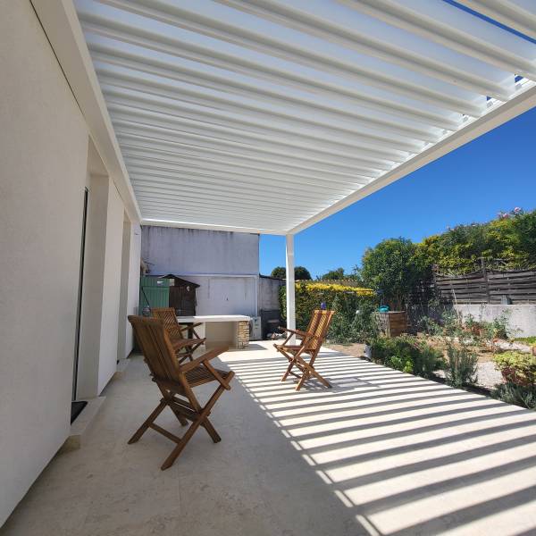 Installation d'une pergola bioclimatique aux Olives Marseille 13013