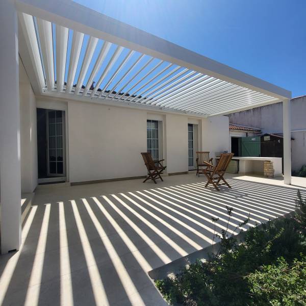Votre pergola bioclimatique motorisée 4m x 3m posée à partir de 7950€ TTC ! Envie de redonner vie à votre extérieur ?