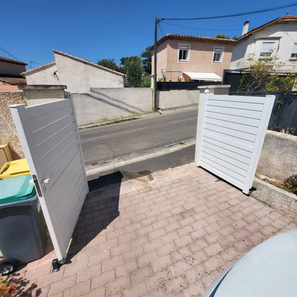 Pose d'un portail en aluminum aux Olives à Marseille 13013