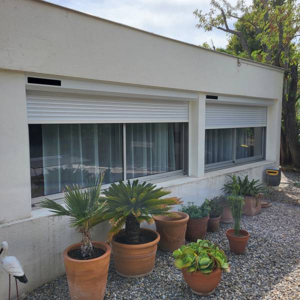 Installation de 4 volets roulants électriques à Château Gombert Marseille 13013