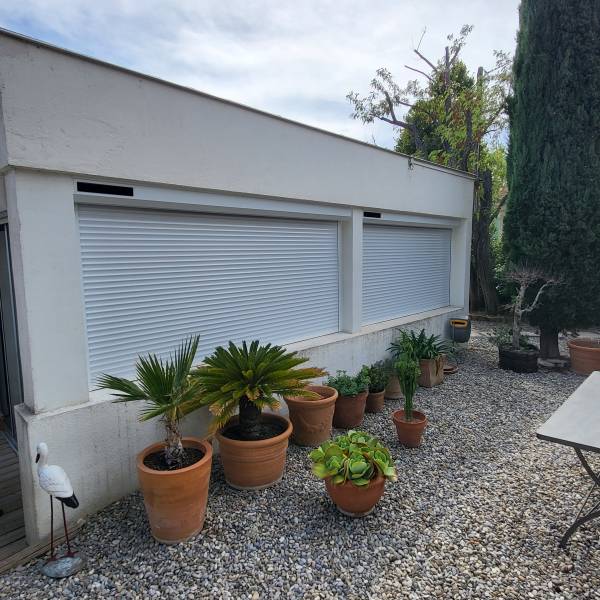 Installation de 4 volets roulants électriques à Château Gombert Marseille 13013