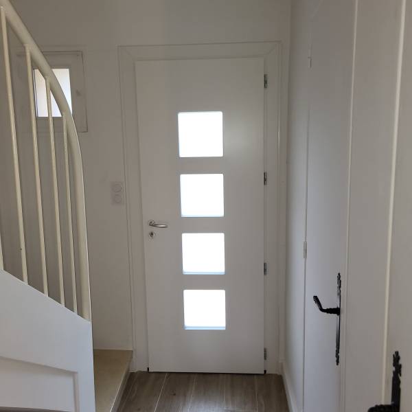 Pose d'une porte d'entrée monobloc en Acier à Morgiou Marseille 13008