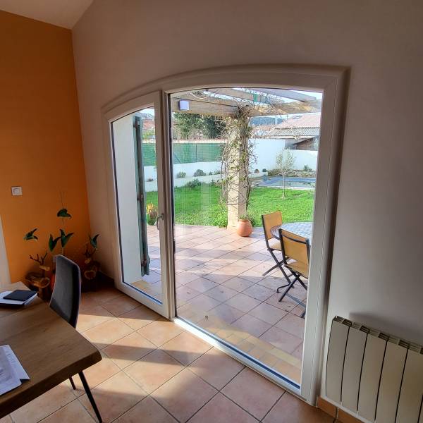 Installation de 12 fenêtres droites et arc surbaissé en PVC à La Mède 13220