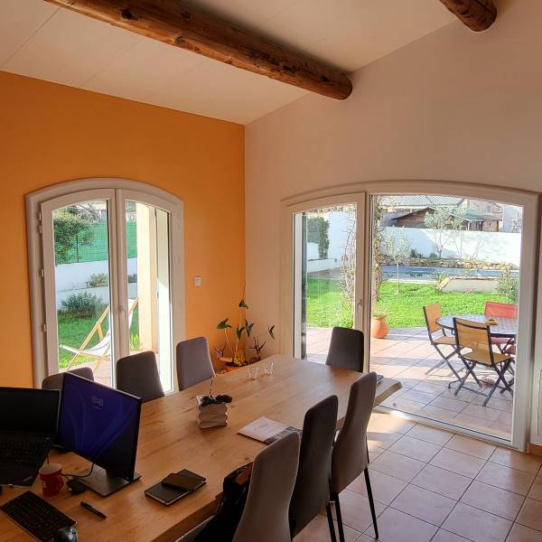 Installation de 12 fenêtres droites et arc surbaissé en PVC à La Mède 13220