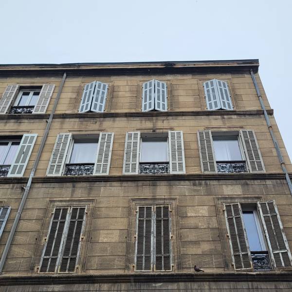 Avis pose de volets bois dans l'ancien à La Blancarde Marseille 13004