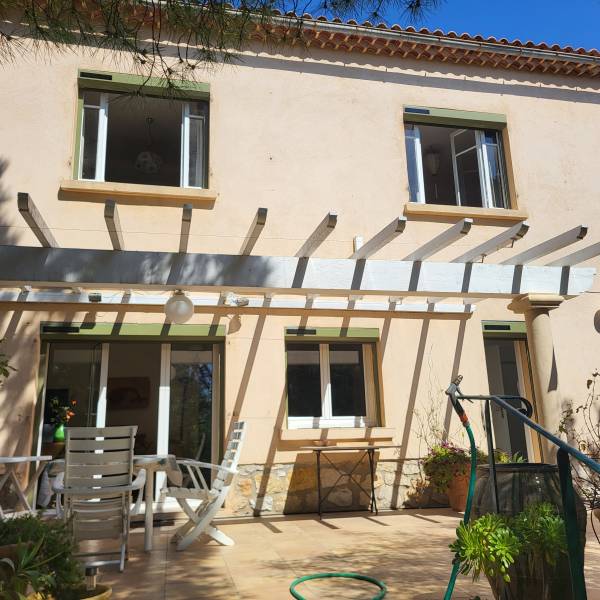 pose de volets roulants solaires à bandol en villa