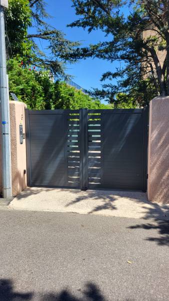 Installation d'un portail en Aluminium motorisé à Montolivet Marseille 13012