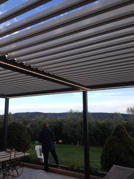 pose d'une pergola bioclimatique sur une terrasse privée à allauch 13190