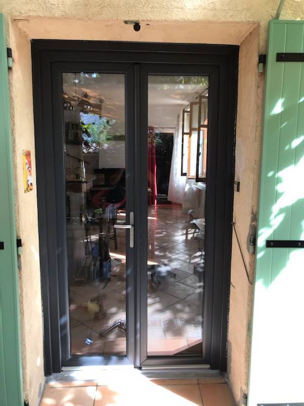 Installation de fenêtres en PVC gris anthracite à Allauch 13190