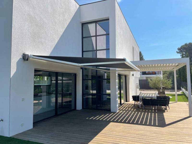 installation d'un store coffre haut de gamme en maison individuelle à Aubagne 13400