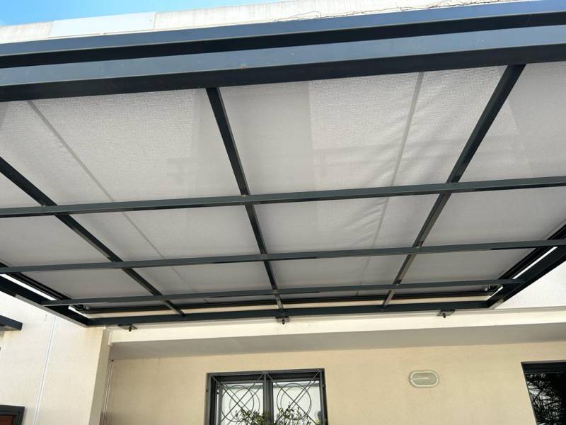 pose d'un store de terrasse à marseille chez des propriétaires