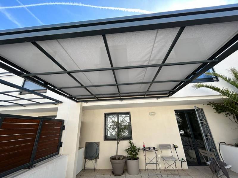 store de terrasse posé à marseille 13008