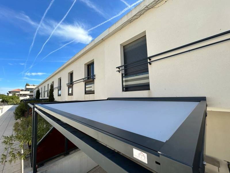 installation d'un store electrique pour une terrasse vue mer à marseille