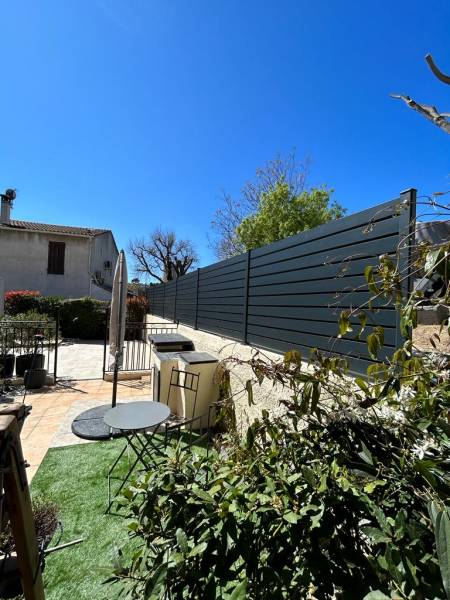 Installation de clôtures persiennées en Aluminium à Château Gombert Marseille 13013