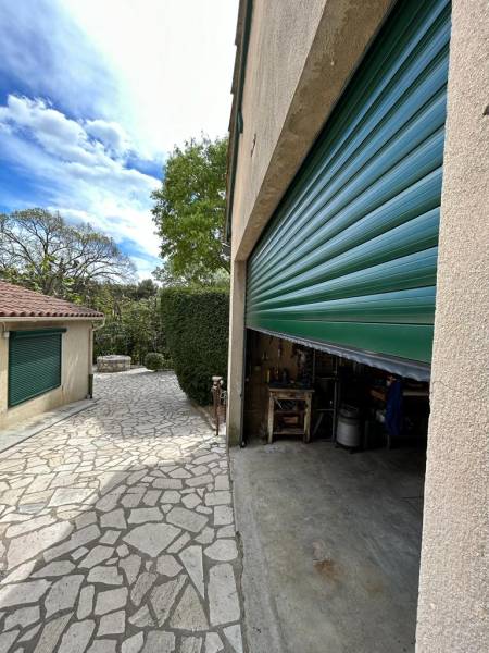 porte de garage enroulable sur mesure posée à château Gombert Marseille 13013