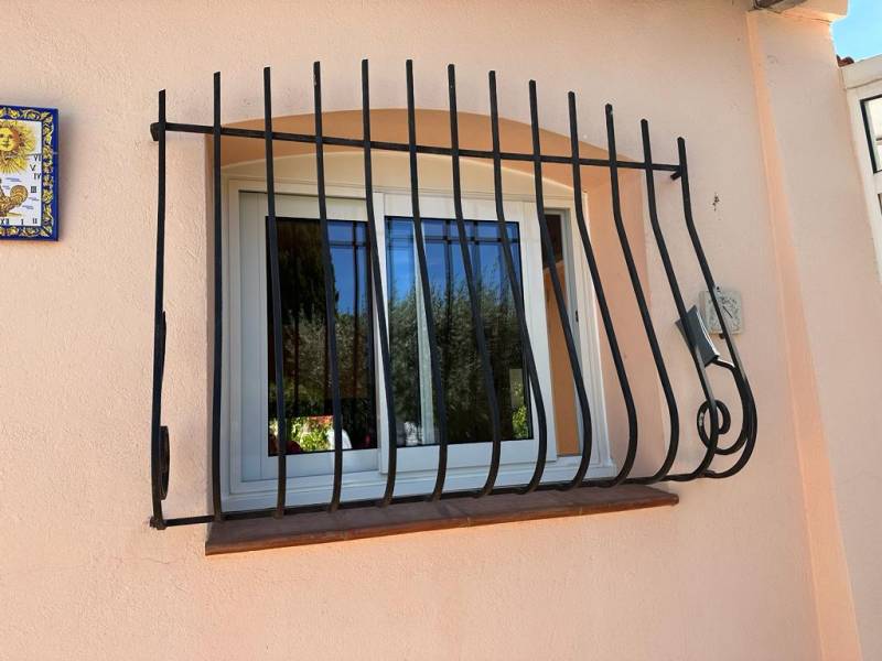 pose de nouvelles fenetres en alu en villa à bandol