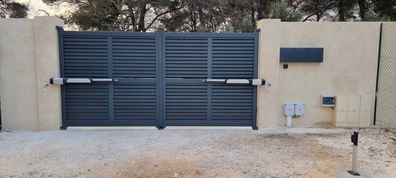 installation d'un portail alu sur aubagne en villa individuelle