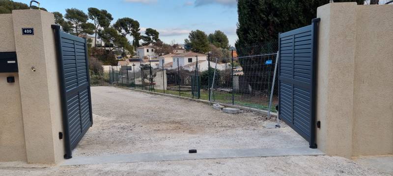 fabrication sur mesure et pose d'un portai alu à Aubagne en maison,