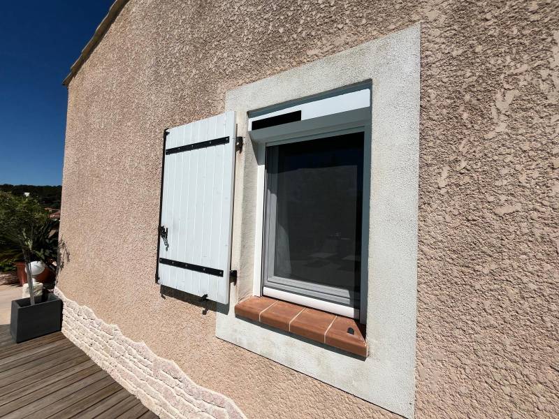 Installation de 6 volets roulants solaires à Marseille les Camoins 13011