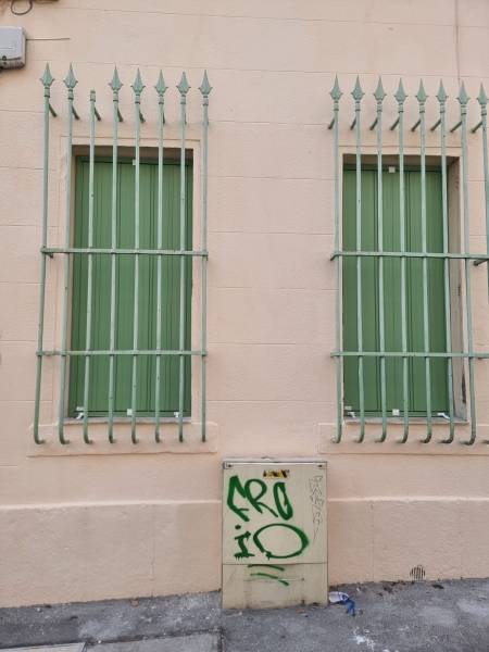 Installation de persiennes coulissantes en Aluminium à Marseille 13005