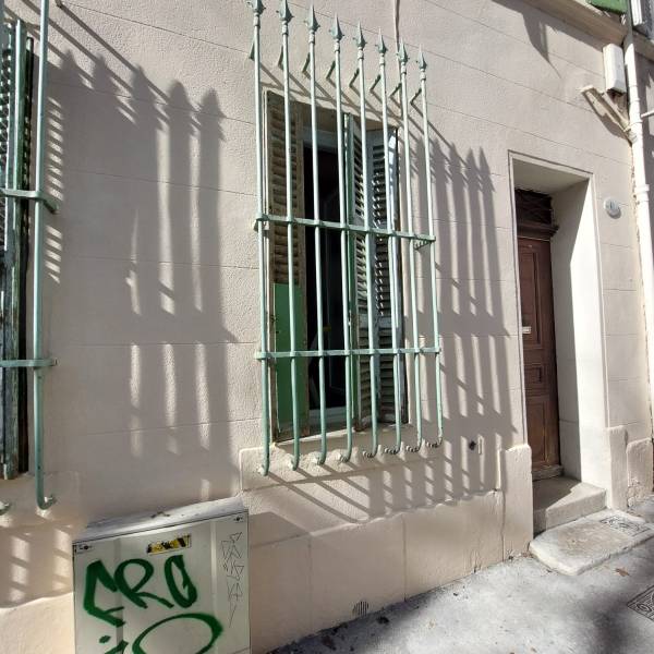 Installation de persiennes coulissantes en Aluminium à Marseille 13005