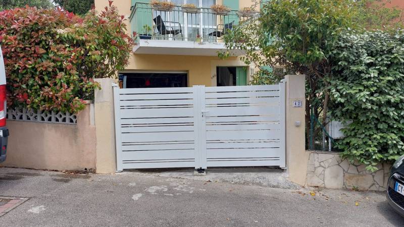 Installation d'un portail battant en Aluminuium à La Valentine Marseille 13011