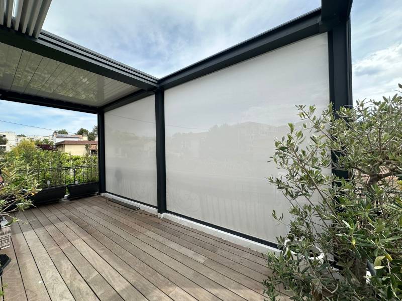 Installation d'une pergola bioclimatique à lames rétractables à la pointe rouge Marseille 13008