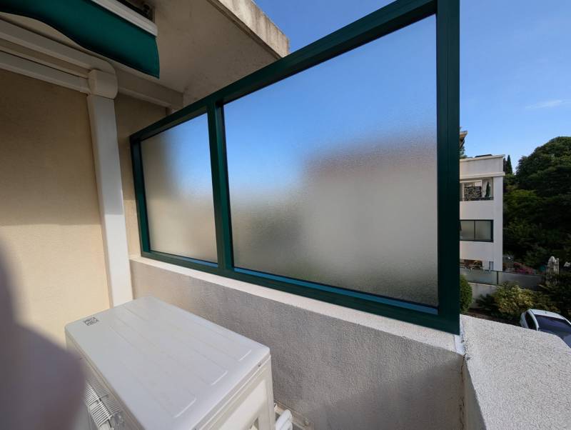 Installation d'un chassis fixe brise vue à Marseille 13009