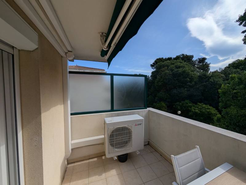 Installation d'un chassis fixe brise vue à Marseille 13009