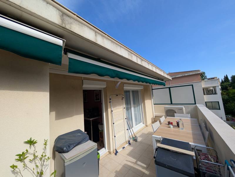 Installation d'un chassis fixe brise vue à Marseille 13009